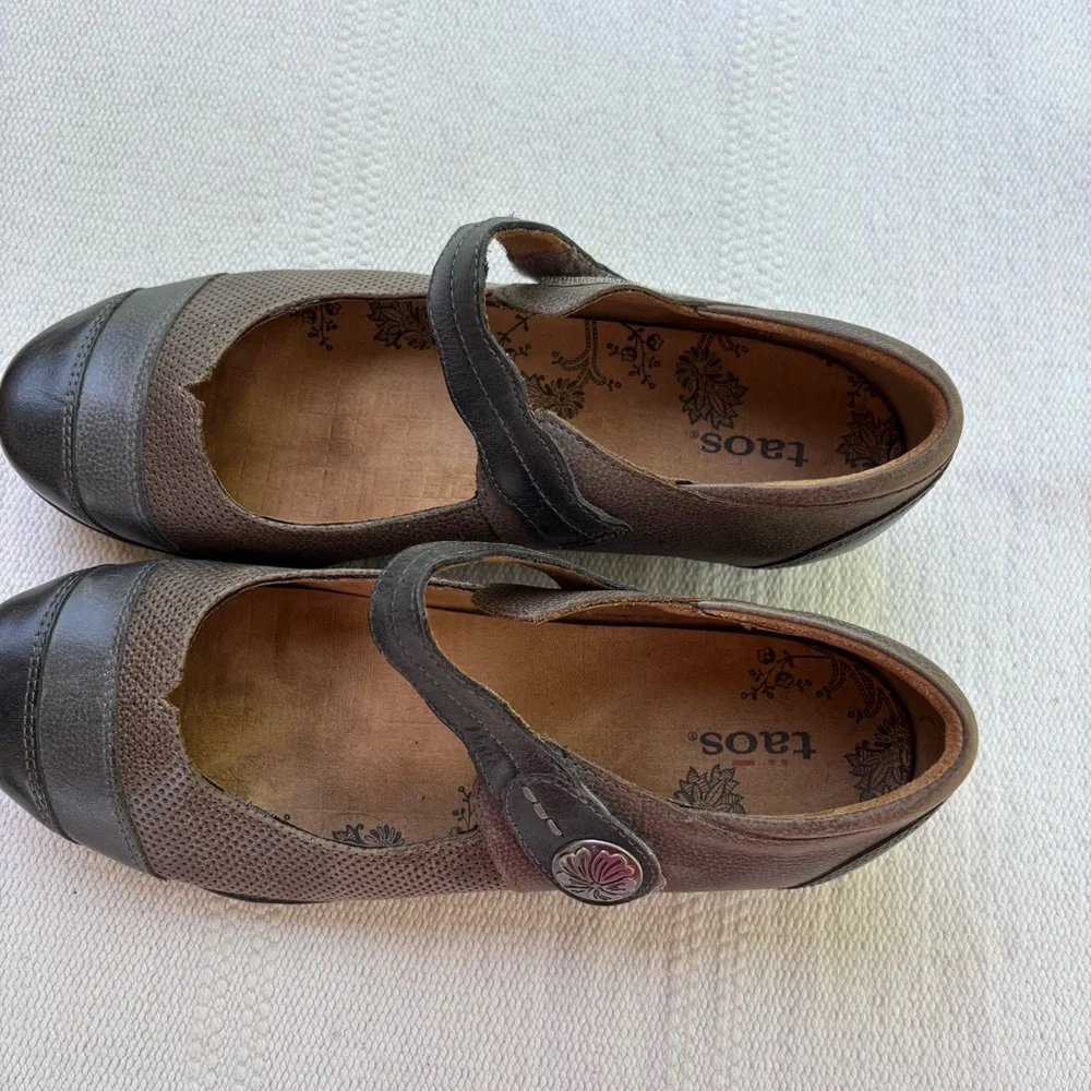 Taos Bravo Brown gray Leather Mary Jane Flats Shoes - Womens Size US 8.5 - Picture 3 of 8